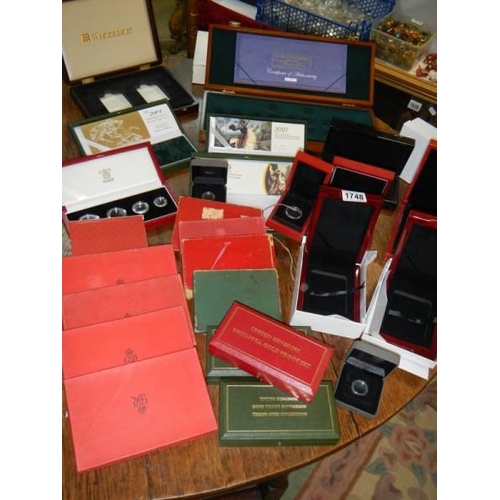 1748 - A large lot of assorted coin cases including sovereign cases.