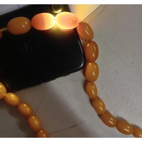 1180 - An amber coloured bead necklace.