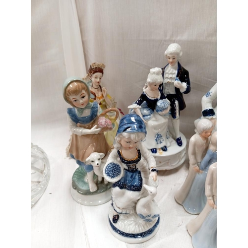 110 - A quantity of blue & white plus other figures