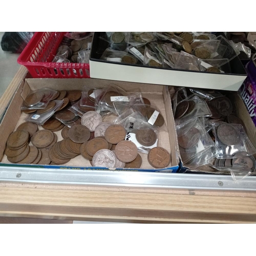 131 - A large quantity of coins, many Victorian penny's etc