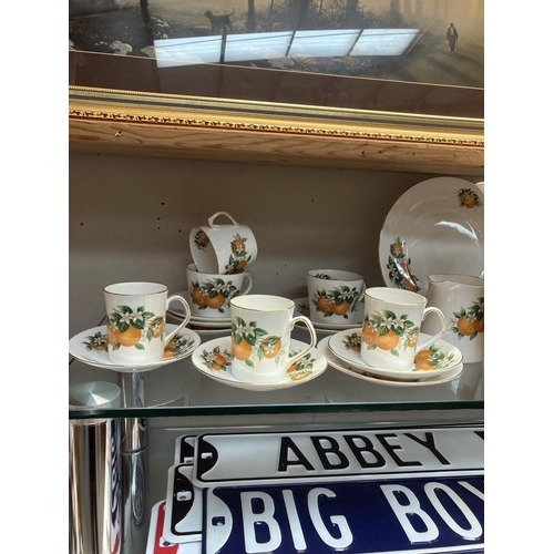 17 - An Elizabethan (mid 20th C) fine bone china orange tea set