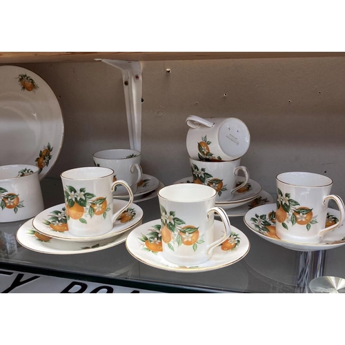 17 - An Elizabethan (mid 20th C) fine bone china orange tea set