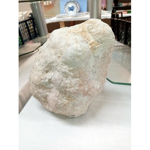 179 - A 4.94kg quartz geode