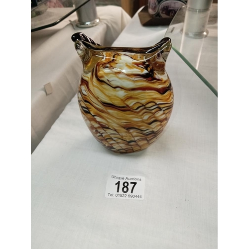 187 - An art glass owl