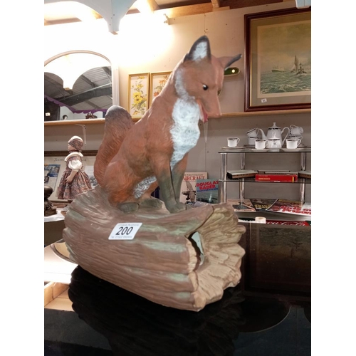 200 - A ceramic fox on log (Waiting to pounce) Signed Yozie c89 Height 28cm, Width 20cm, Depth 14cm