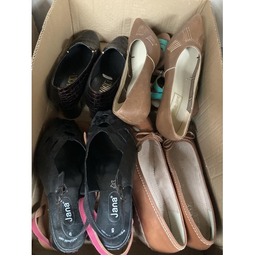 62 - A quantity of ladies shoes size 5, 6 & 7's