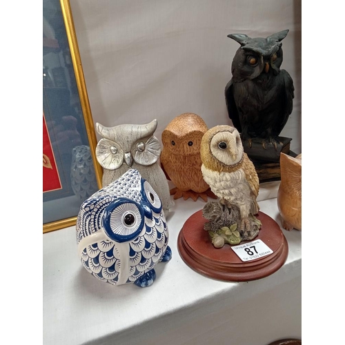 87 - 6 Owl ornaments of wood resin & pottery