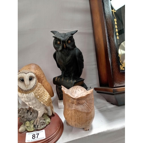 87 - 6 Owl ornaments of wood resin & pottery