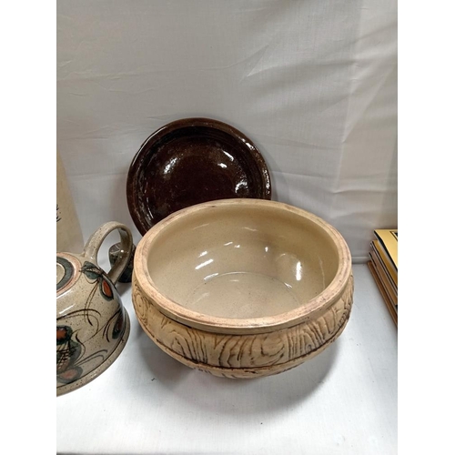 89 - A quantity of pottery items