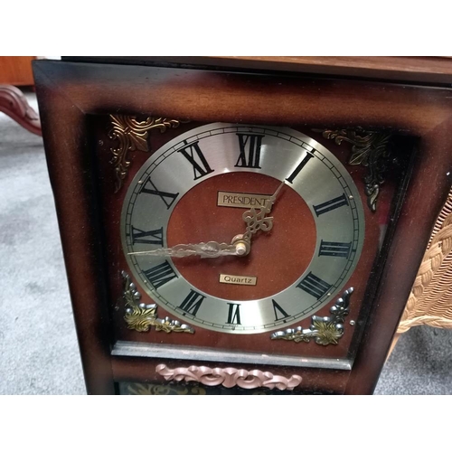 90 - A president quartz wall clock