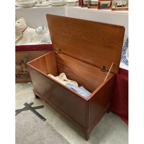 250 - A mahogany effect blanket box on bracket feet  60h x  95w x 46 d cm COLLECT ONLY