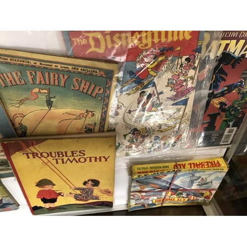 230 - A good selection of vintage comics & books including The Disneytime, Batman, 1953 Hobbies handbook, ... 