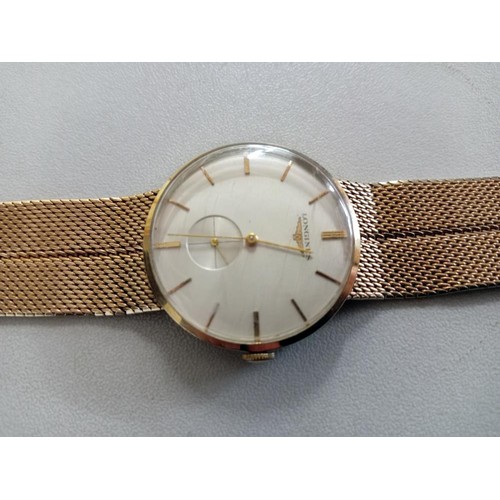 1074 - A vintage cased Longines 9ct gold wrist watch.