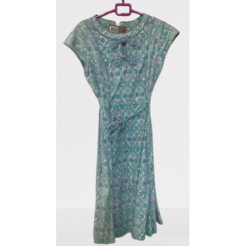 2035 - A 1970's Vintage Pale green & Purple cotton floral sun dress Size 14