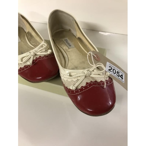 2054 - Dune Flats. Red & white Ballerina pumps Size 5 / 38