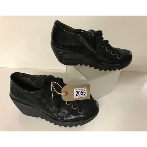 2055 - Fly London Chunky Wedge lace up shoes. Black Leather size 4 / 37