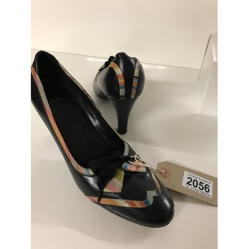 2056 - Paul Smith High heels 2 1/2 Inch heel. Black leather Signature stripe size 4 / 37