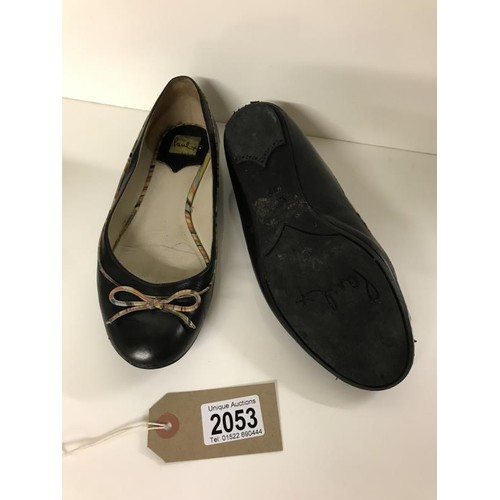 2053 - Paul Smith Ballerina Flats. Signature stripe trim Size 4