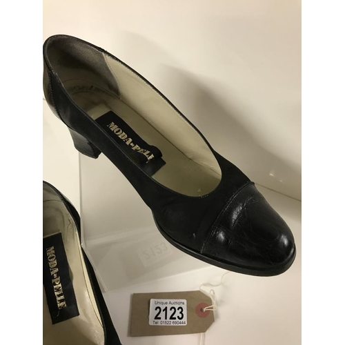 2123 - Moda in Pelle black leather & suede court shoes, size 38,5