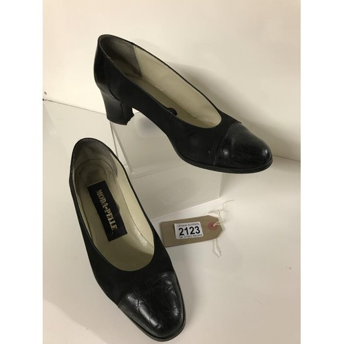 2123 - Moda in Pelle black leather & suede court shoes, size 38,5