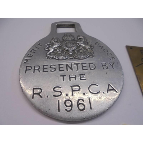 102 - A 1961 RSPCA merit badge and a Bungay Hog Fair 1987 brass plaque.