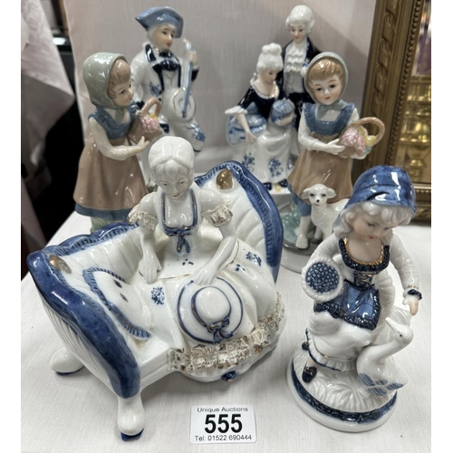 555 - A quantity of blue & white figures