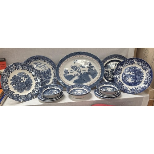 575 - A quantity of blue & white dinner ware in blue willow