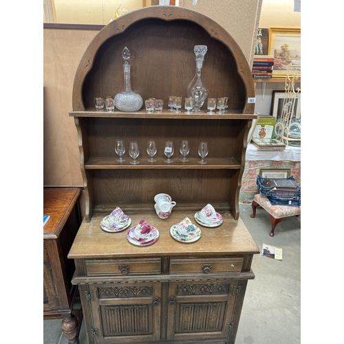 583 - A Dutch style oak dresser 185 x 93 x 45cm