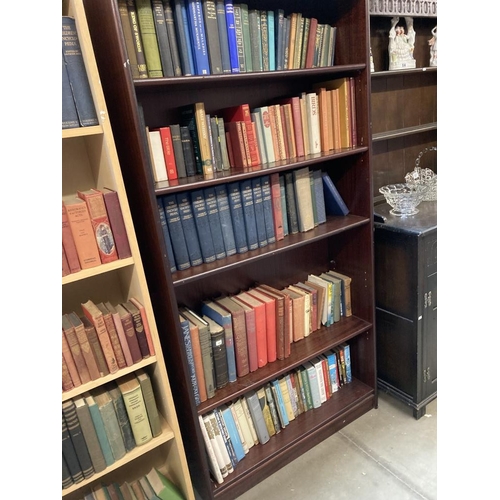 595 - A large quantity of vintage books