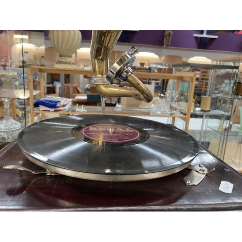 605 - A reproduction horn gramophone. Worked when tested.