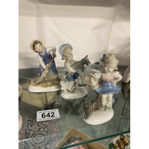 642 - 5 Porcelain figures of children including Royal Worcester