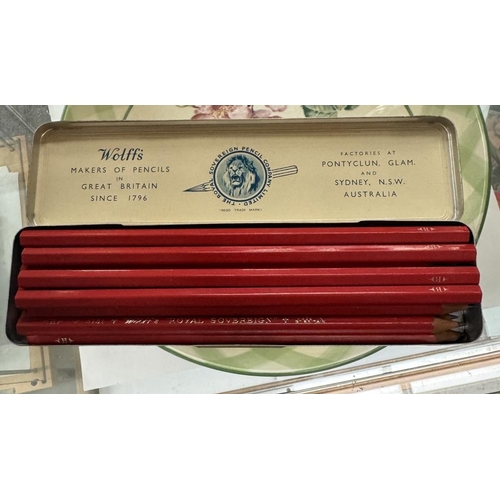 671 - A Selection of vintage boxed pencils including Cumberland, Wolfs, Venus brands (Decorative boxes)