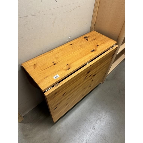 850 - A Drop leaf pine kitchen table