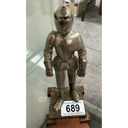 689 - A vintage table lighter of a knight in armour