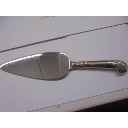 124 - A silver handled cake slice and a carving set with silver mounts (knife a/f).