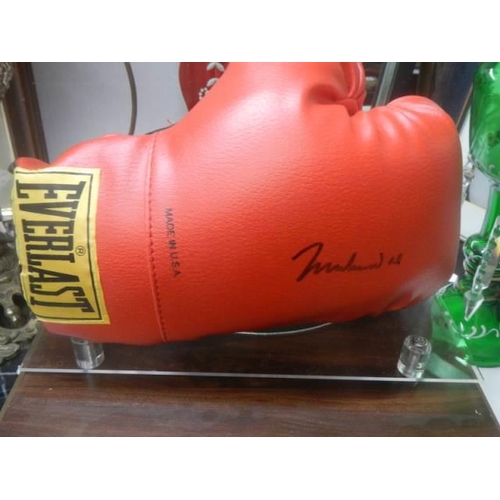 373 - A cased Muhammad Ali signed boxing glove with certificate, COLLECT ONLY.