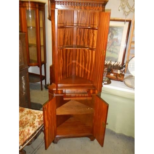 512 - A good quality mid 20th century four door corner cupboard with drawer and mirrored shelf. COLLECT ON... 