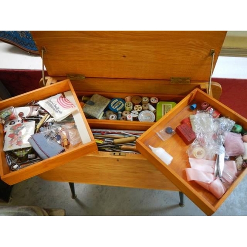 545 - A good quality retro style sewing box with inner shelves complete with contents. COLLECT ONLY.