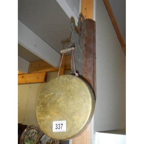 337 - An early 20th century wall hanging brass dinner gong.