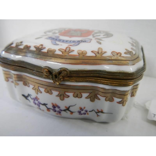 156 - A good early 20th century hand painted porcelain patch/pill box with crest.