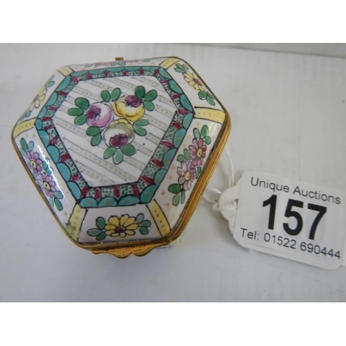 157 - A good early 20th century hand painted porcelain patch/pill box.