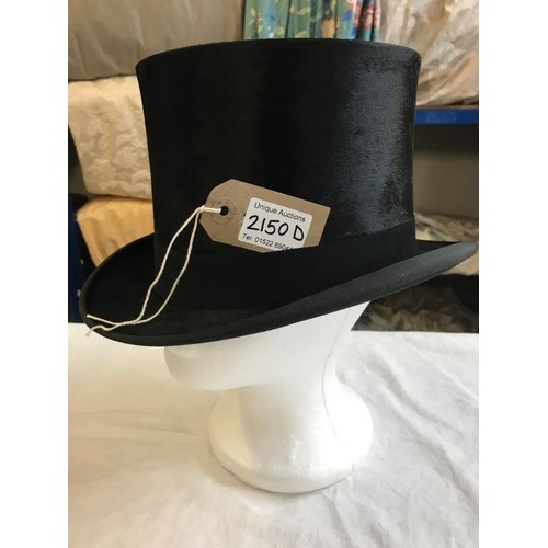 2150D - A Lincoln Bennett & Co silk top hat. Size 56.5cm