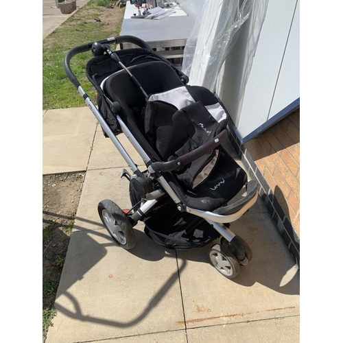 230 - A Quinny pushchair & accessories