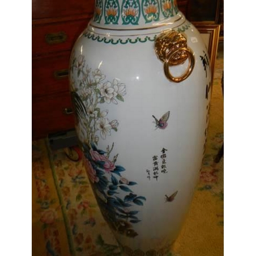 185 - A tall Chinese vase in good condition, approximately 130 cm tall. COLLECT ONLY.