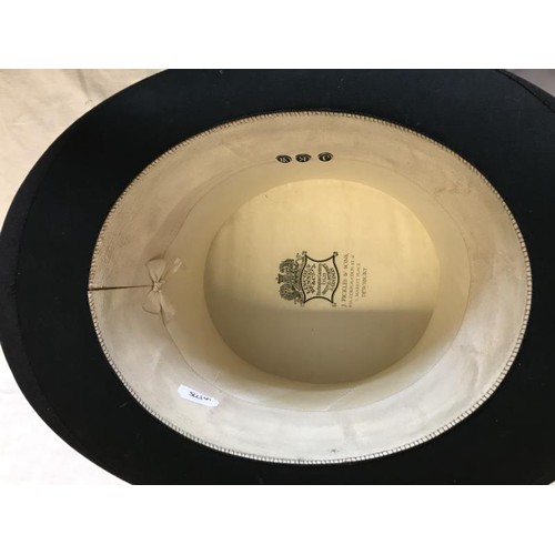 2150D - A Lincoln Bennett & Co silk top hat. Size 56.5cm