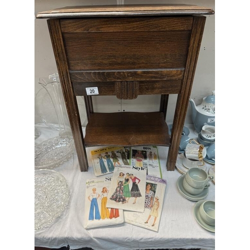 20 - A Vintage oak sewing box with a lift up lid & single drawer & A quantity of dress patterns etc