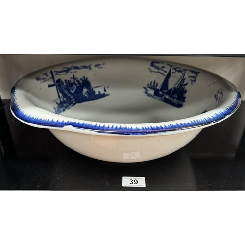 39 - A Large blue & white Empire ware wash bowl