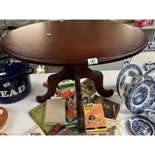 167 - An oval side / coffee table