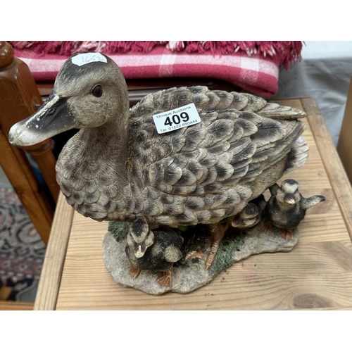 409 - A Mother duck & duckling ornament (Ideal for garden)