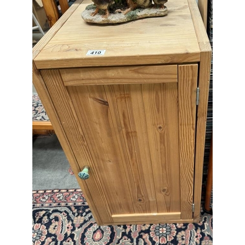 410 - A small pine cabinet (40 x 52 x 70cm)